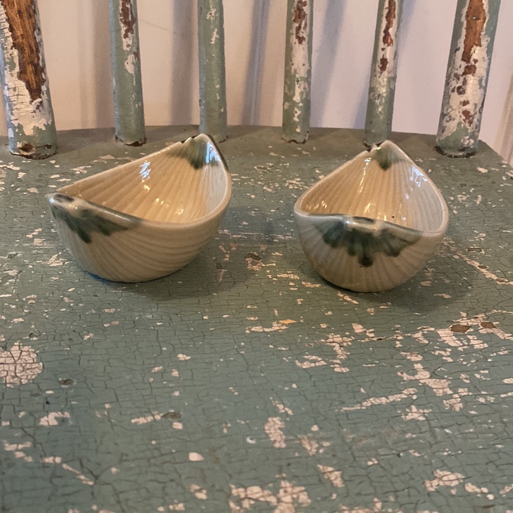 Vintage Chinese Asian small condiment dishes, intricate shape, circa 1970’s